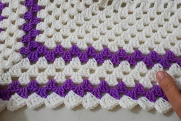 Crochet Table Runner Pattern for a Cozy Handmade Touch