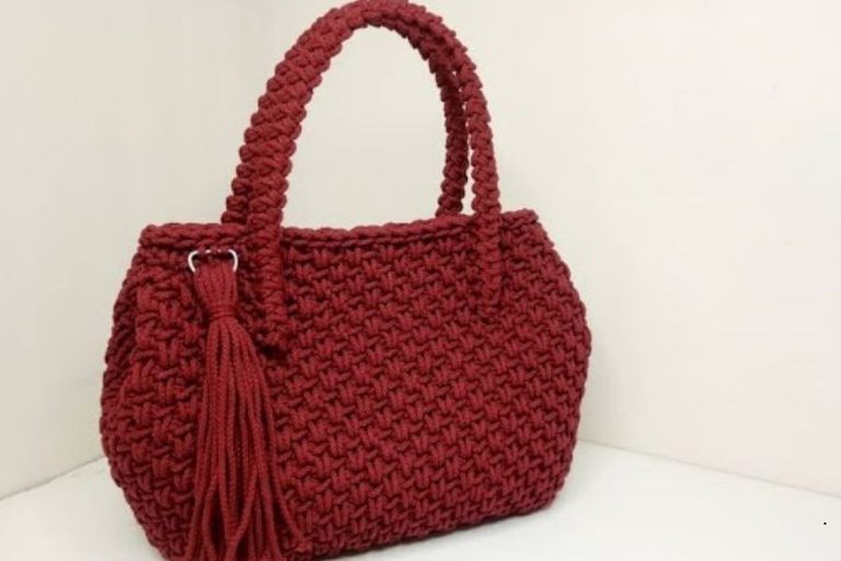 Elevate Your Accessories with This Modern Crochet Handbag Pattern
