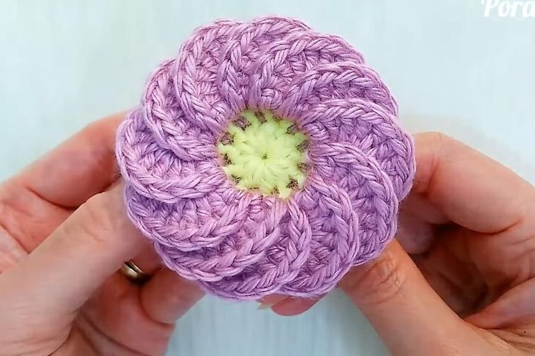 How to Crochet a Pretty 12-Petal Flower