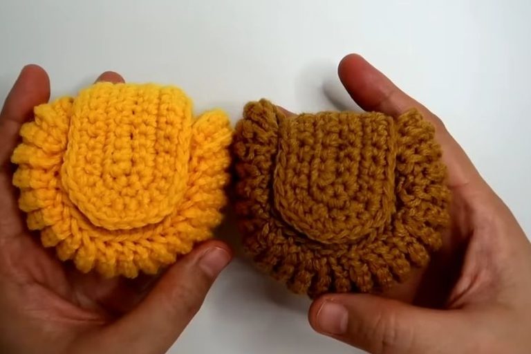 Make This Charming Crochet Seashell Purse Today