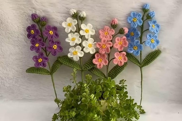 Sweet Forget-Me-Not Crochet Flower Pattern to Try