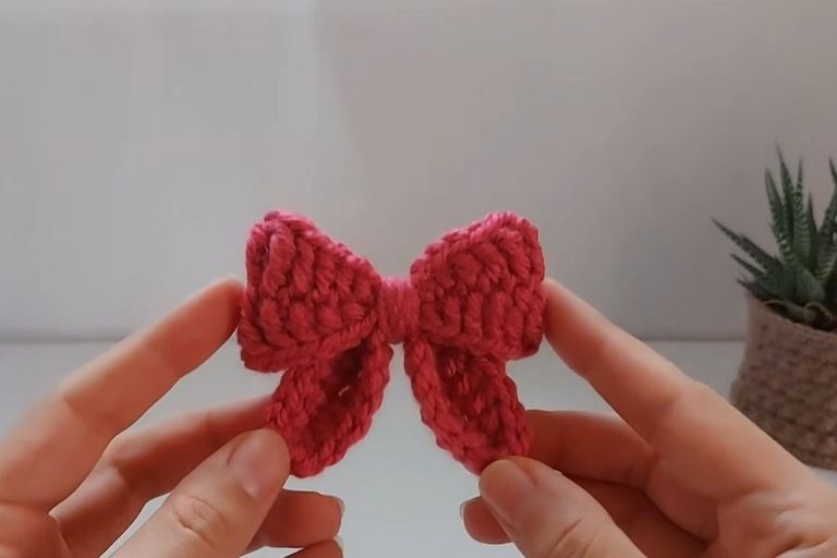Crochet Bow Pattern Free for a Cute Project