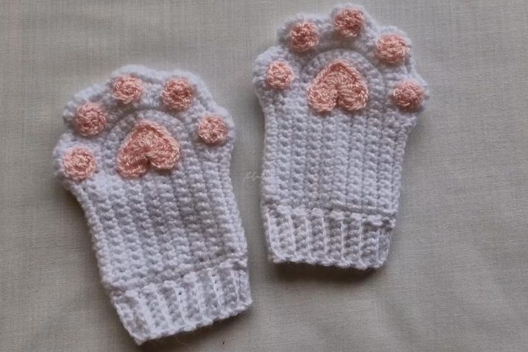 Crochet Cat Paw Gloves for a Cute Handmade Look