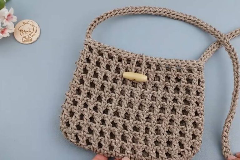 Crochet Net Pouch for a Cute Everyday Accessory