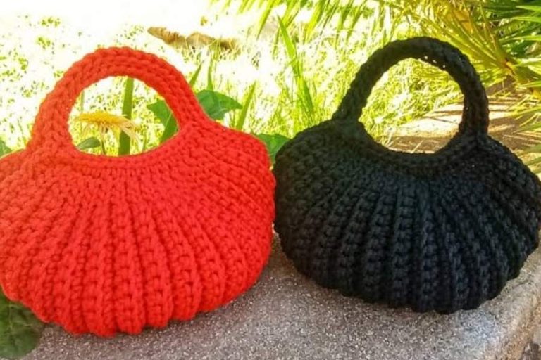 Crochet Ribbed Bag for a Modern Handmade Look