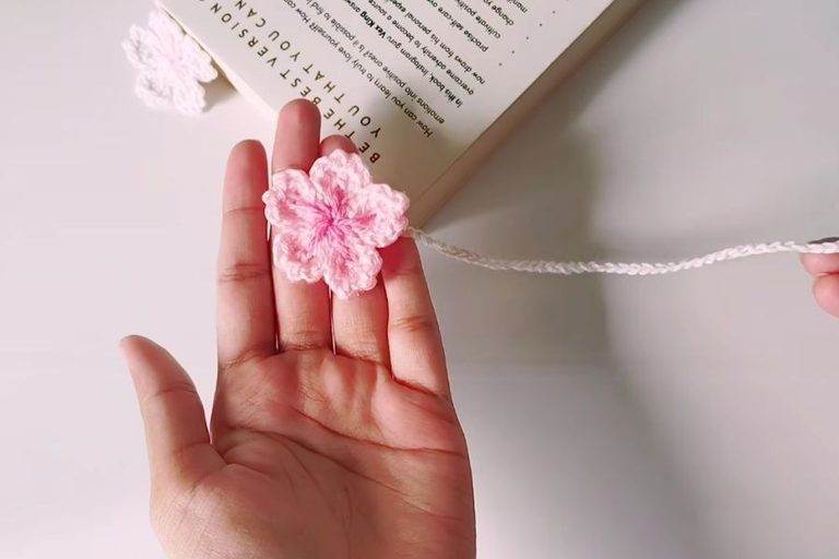 Crochet Sakura Flower Bookmark for a Pretty Reading Gift