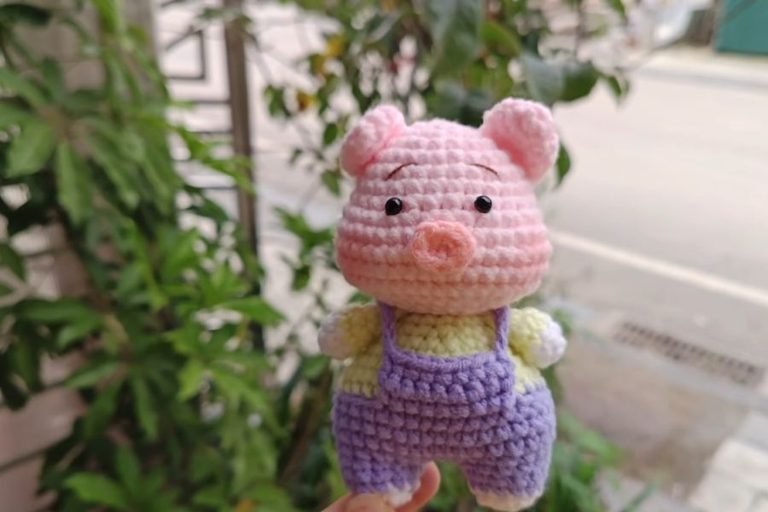 Make This Adorable Crochet Pig Pattern Free