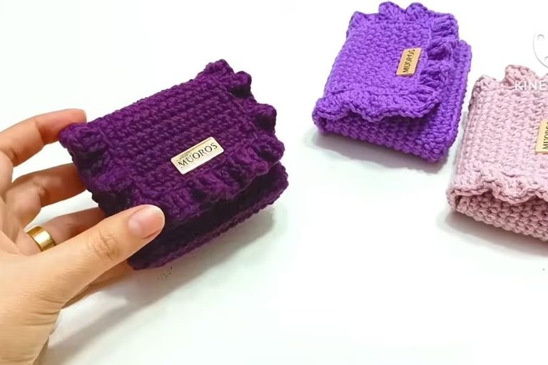 Make Your Own Cute Crochet Wallet With This Simple Pattern